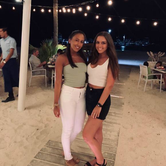 Meet your Posher, Alessia - Picture 1 of 1